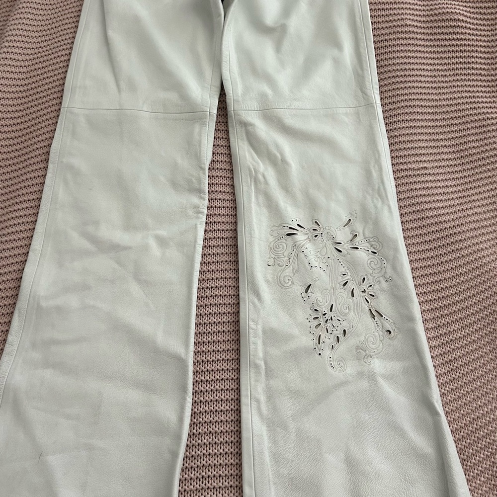 Express Elegant White Genuine Leather Pants with floral fretwork size 8 - Picture 2 of 15